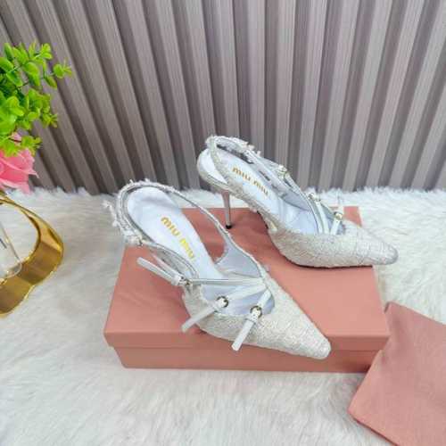 工厂 2025 新款新品 MIU MIU 全新超美装饰搭配,时尚淑女气质十足 双色拼接 又不乏美艳色彩,外侧附带弹力象巾 上脚非常方便意大利引进的原版楦头是最新