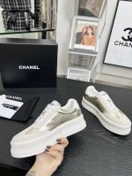 出厂 Chanl* 与马吉拉2025C网红明星联名款 专柜最新走秀主打系列上新款， 真的美爆了，实物相当赞 原版排列搭配。 内里垫脚：进口羊皮里 大底：私模稀模