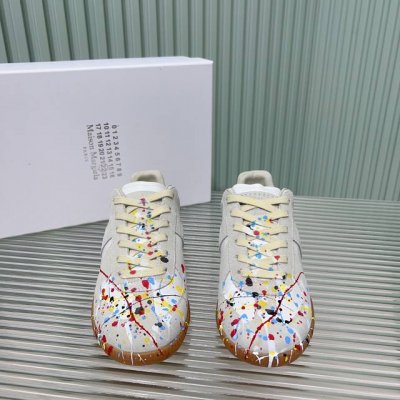 涂鸦 男+10 情侣款# MM6复古德训鞋 这双replica是牛皮拼接的德训鞋 鞋型整体特别简约复古 是一双适合和质量并存的休闲鞋 上脚巨舒服 鞋面：进口牛皮