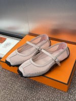 工厂价 爱马仕 Hermes 2025春夏新款 Kichu 皮带扣 拼色平底芭蕾舞女单鞋 H家方头时尚果冻色百搭豆豆鞋材质：进口小牛皮拼接环保透气网面+水染羊皮