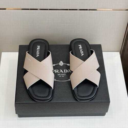 Prad 真皮底p: Size:39-45 38.45定做 普拉达最新拖鞋官网同步-真皮大底 这款拖鞋以品牌独特的标志性saffiano牛皮打造，品牌徽标跃于双