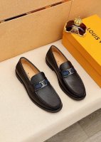 商品商标：Louis Vuitton 路易威登 休闲皮鞋 正码码数: 38-44 45订制 商品材料：精选 进口头层十字纹牛皮鞋面+奢华五金扣，进口头层牛皮内里