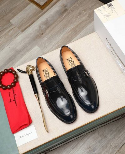 出厂价p 水染牛里 菲拉格慕 高端 Salvatore Ferragamo 是国际顶级的鞋类奢侈品牌 来自时尚王国意大利 以传统手工设计和款式新颖誉满全球 专柜