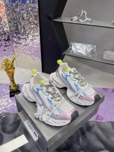 工厂p价p： 情侣款Balenciaga 巴黎世家九代23Ss最新爆款3Xl Sneaker系列 情侣款 休闲 老爹鞋 运动鞋 整体鞋型汲取了Balenciag