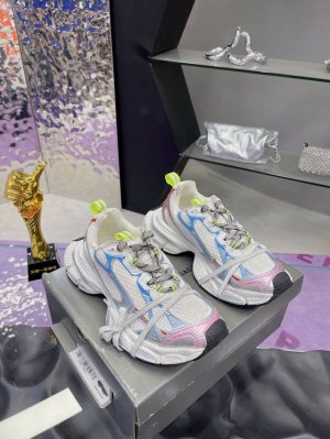 工厂p价p： 情侣款Balenciaga 巴黎世家九代23Ss最新爆款3Xl Sneaker系列 情侣款 休闲 老爹鞋 运动鞋 整体鞋型汲取了Balenciag