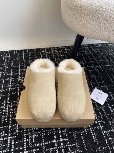 顶级品质 UGG 2024新款出炉卡皮巴拉胖头鞋，系列刻在基因里的松弛感 X拒绝精神内耗 ，卡皮巴拉”潮流风向标，经典胖头拖鞋 卡通可爱造型让你的穿搭更具吸引力