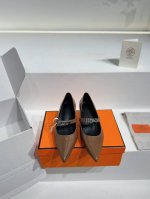顶级版 Hermes 新款爱马仕kiara40尖头小猫跟kelly扣单鞋ZP购入做货，顶级原单品质！鞋面：进口头层小牛皮面料，垫脚混种羊皮，进口真皮外底。无论是
