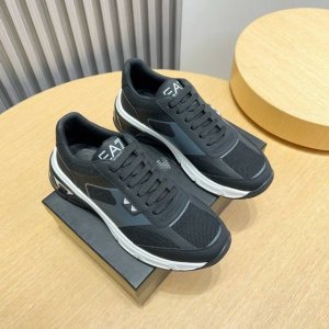 工厂P Armani 阿玛尼新款时尚男士运动鞋精心打造国际品牌 此款休闲鞋集优质面料与精湛工艺于一身，鞋面选用原版透气飞织滴胶制成！透气网布内里羊皮垫脚。上脚效