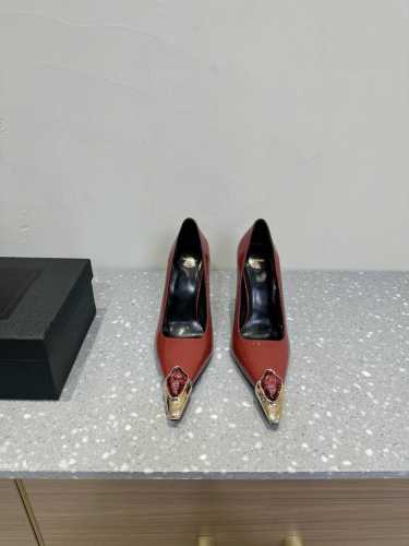 Saint Laurent 圣罗兰 25ss春夏新品 宝石尖头高跟鞋 凉鞋 单鞋 优雅大气高跟 淡淡的夏日里怎么少得了一双仙 各种小搭配起来 完全不挑脚型哦 通