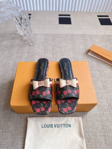 Louis Vuitton 平底 拖鞋 刚刚好的小猫跟 性感舒适 拉满了夏日美鞋能给的满分情绪价值 凉鞋的造型也很乖巧好看呀 原版开模牛仔布进口牛皮 羊皮内里