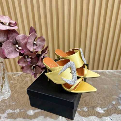 独家重磅推出首发Giuseppe Zanotti 24ss新品高跟鞋大钻扣 果然很懂女人心 GZ斩男又斩女的高跟鞋 爱了 不愧是最懂女人的品牌 上新即售空 尤其