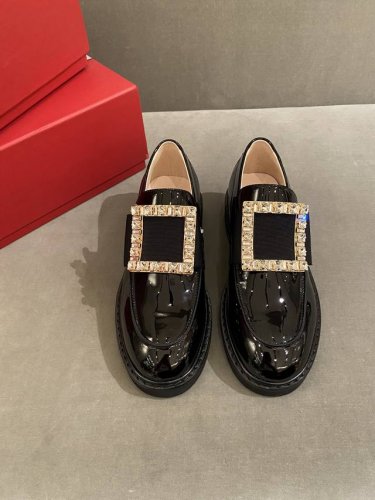 p直销 女鞋工厂p 高版Rv乐福鞋一贯品质 黑钻漆皮 白钻开边珠 光扣开边珠 真皮沿条 size35 36 37 38 39 40订