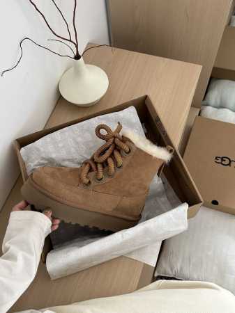 UGG . 皮毛一体麻绳马丁 简单大方的设计 麻绳更加时尚 里外羊皮毛一体 超级暖和！！ 备了四色现货给你们 放心撸 Size：35 40 - 点击图像关闭