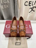 高版本出厂 皮面400 Gucci G家25Ss新款玛丽珍蝴蝶结方头马衔扣芭蕾舞鞋～走秀款，专柜卖爆了 超级仙女范的芭蕾舞鞋，鞋子蛮有看点，方头鞋头双G扣件搭配