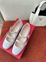 顶级品质 P420 * 25Ss春夏Tres Vivier钻扣真丝玛丽珍鞋｜原版购入代购级别 -灰色 材质与工艺： 进口真丝缎 皮革内里 水钻饰扣 2.5Cm跟