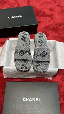 厂价 P270 Chane*｜小香24P新品 双C老花厚底拖鞋 这款真的是矮个子美眉的福音 既复古又时髦而且很还百搭 搭配各种袜子穿都好看 秒变大长腿 高度4C - 点击图像关闭