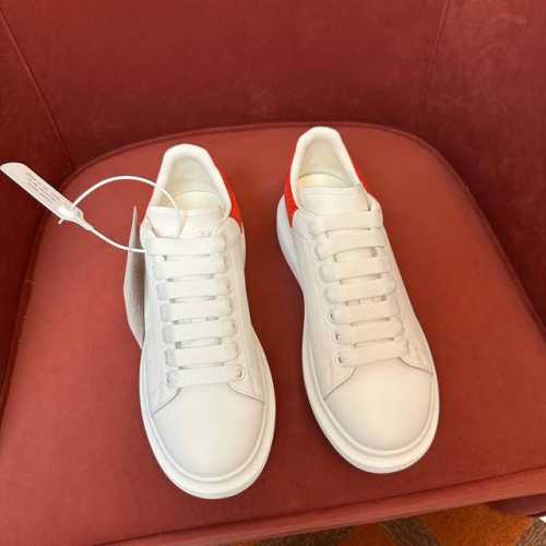 Alexander McQueen 极品代购级别，顶级版本！MQ麦昆运动鞋时尚休闲！麦昆小白鞋看遍了市场上所谓的最高版本，已经无力吐槽... 鞋面：原版定做蜡感