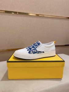 工厂p价 Fendi 芬迪 男士最新款休闲鞋！专柜同步上市！原版一比一复刻。全进口官网一比一牛皮面料。内里采用头层顶级羊皮，原版原厂特供橡胶大底。引领时尚新概念