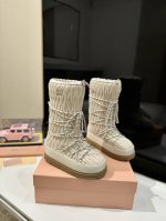 雪地长靴 MiuMiu缪缪最新系列，女士徽标尼龙华达呢雪地派对金属标双色厚底收缩系带羽绒雪地靴滑雪靴胖头靴！ 有轻奢的内蕴品质，自带温暖的腔调，材穿着舒服，爱