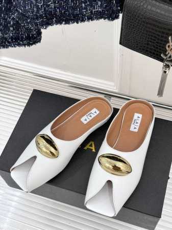 厂价 ALAIA 阿莱娅新品鱼嘴金属扣拖鞋夏天到了 也到了穿凉鞋的季节这款凉鞋真的是上脚一眼惊艳涂个指甲油 上脚给人温柔又性感蜈蚣精们必备时髦单品！面料采用进口 - 点击图像关闭