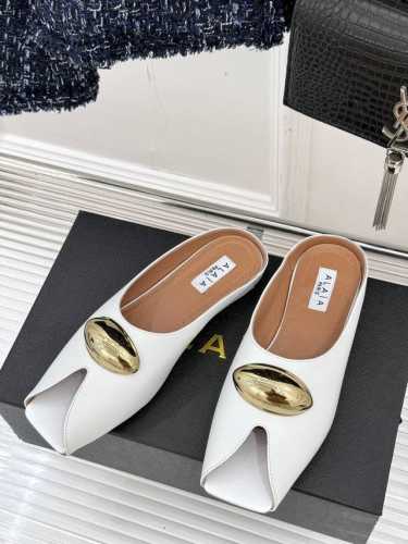 厂价 ALAIA 阿莱娅新品鱼嘴金属扣拖鞋夏天到了 也到了穿凉鞋的季节这款凉鞋真的是上脚一眼惊艳涂个指甲油 上脚给人温柔又性感蜈蚣精们必备时髦单品！面料采用进口