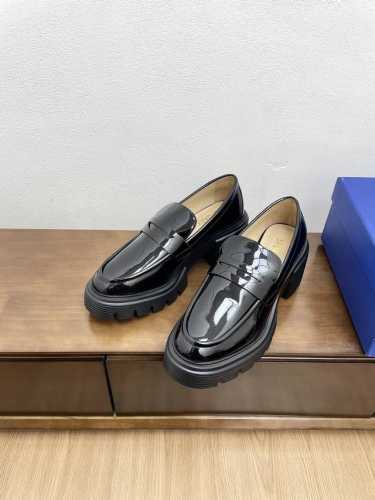 代购级Stuart Weitzma 24ss 秋冬季新款 增高厚底乐福鞋 匠心品质精湛工艺，SW思缇韦曼作为精品鞋履品牌，专门为亚洲女性量身打造定制鞋楦 秉持全