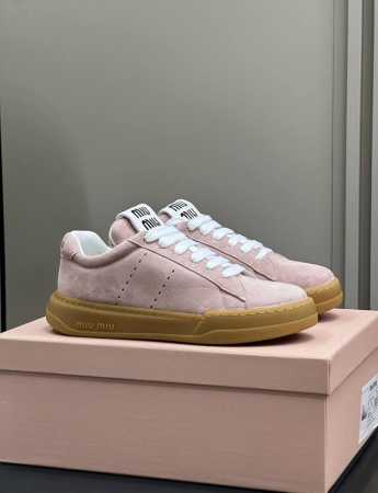 顶级品质 Miu Ss24 New Arrival～ Miu24春夏德训鞋，麂皮版面 精致中露出随性氛围 脚感满分 Size 35-41 需额外 外盒和手提袋+ - 点击图像关闭