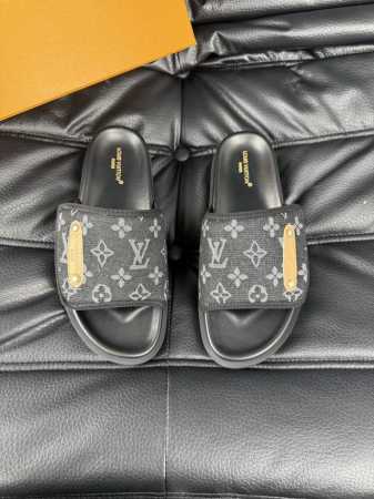 38-45 Louis V*高端精品 奢品拖鞋 1:1高端品质 休闲阳光宽松舒适型 最高版本高品质精品 经夏季必入哦 - 点击图像关闭