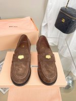 MIU MIU 22春夏 大热走秀款 幸运币系列乐福鞋，出现在各大时装杂志封面 各路明星、小红书博主着用拼色搭配幸运金币搭配更显示复古上脚尤为惊艳到你的一款闭眼