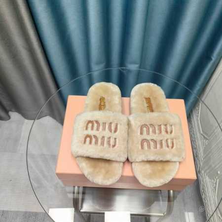 高端品质muumuu 2024今年秋冬最火羊毛拖鞋爆款来袭 顶级 品质、完美细节、市场最高版本、你值 拥 原版橡胶 进口皮毛 内里 垫脚:羊毛 Size：35- - 点击图像关闭