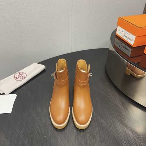 独家顶级版本 HERME*H家24vs秋冬新款靴子系列 爱马仕 HERMES 扣带修身瘦腿圆头短靴... 这双靴子应该是爱马仕“平替”了纽约博主的超摩登