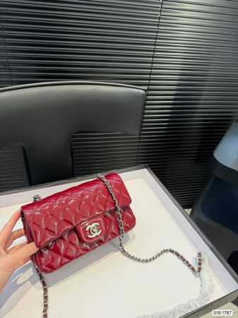 配折叠盒子 香奈儿漆皮Cf 女人总是被这种小细节拿捏一 可以斜挎单肩流浪背 精致可爱 又有点Leboy的休闲随性 链条任意调 巨百搭 注定是一只越用越爱 的包包 - 点击图像关闭