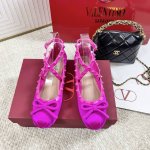 代购版 Valentino华伦天奴2025Ss新款 Vt蝴蝶结芭蕾舞鞋 铆钉平底单鞋 材料:鞋面真丝，.内里.羊皮、意大利真皮大底 码数：35-39 40 41