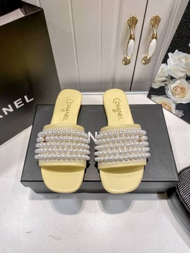 橙子出厂价p chanel 香奈儿 春夏新款 珍珠装饰平底拖鞋 精致凉拖 时尚界经典之作 承袭品牌优雅精髓 珍珠点缀 精致又浪漫 瞬间提升穿搭格调 镶钻跟粗跟设