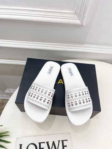 alaa 阿莱亚25Ss春夏新品 镂空平底懒人拖鞋 Alaa作为这两年最受欢迎的鬼才设计师品牌，设计简单、奢华的质感让你爱不释手 不想满大街撞款的可以看看这个品
