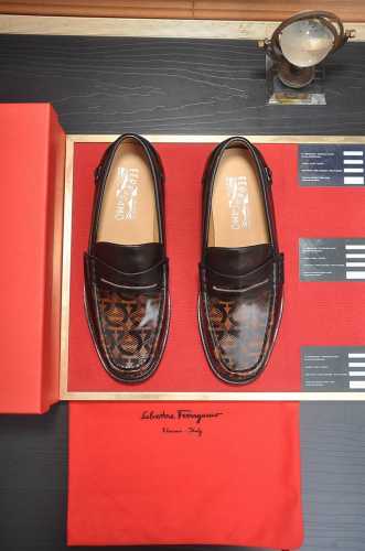 Ferragamo 菲拉格幕 高端牛里 新款 Ferragamo* 顶级版本 菲拉格幕经典正装皮鞋！选用进口原版牛皮，内里头层舒适牛皮内里！原版耐磨橡胶大底！高