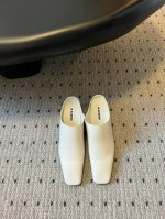 jil Sander 25小方头坡跟皮拖 穆勒鞋 对鞋子有强烈要求舒适感的 必入的一款 適合懶人穿的 一套进去就可以出門了 知性有個性的姐妹不要錯過 鞋面 牛皮
