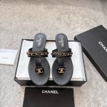 chanel香奈儿 2025春款 专柜顶级双C凉鞋 这款经典设计；不平凡的双C拥入了多种配色元素 多元化混搭非常好看百搭，上脚非常轻巧 舒适超级秀气优雅的一款户