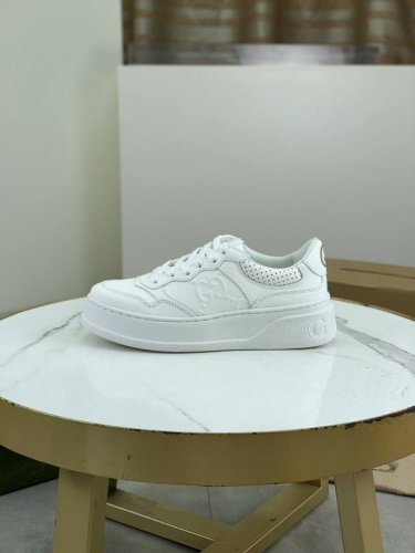 工厂p价p 实价 Gucci 古驰家 高版本全新系列 情侣饼干鞋 厚底运动鞋 这款的舒适度真的很绝 超级轻便舒适百搭 必备单品 这款单品充满了趣味十足的复古气息