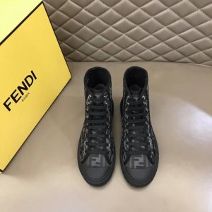 fend* Domino情侣款 高帮帆布休闲运动鞋，小巧轻便的运动鞋。进口布料材质，带有棕色和烟叶黄提花Ff图案。橡胶鞋底，鞋头饰有凸纹压花Ff图案。 Size