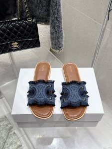 celine 塞琳 2025Ss 春夏新款拖鞋 凯旋门英伦风平底微标拖鞋 简约大气时髦 耐看不过时 是时尚圈永不退潮的经典所在，复古的英伦风格，让你穿出不一样的