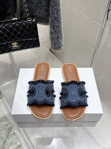 celine 塞琳 2025Ss 春夏新款拖鞋 凯旋门英伦风平底微标拖鞋 简约大气时髦 耐看不过时 是时尚圈永不退潮的经典所在，复古的英伦风格，让你穿出不一样的