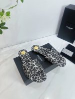 出厂 Saint Laurent圣罗兰25Ss 超火的凉鞋 单鞋专柜同步上新 各大明星网红纷纷上脚 款式时髦百搭 简约又高级 把优雅做到极致 上脚女神范爆棚 1