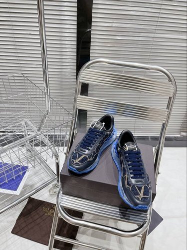 Valentino 码数:39 44 38.45定做 华伦天奴 运动鞋系列 valentino华伦天奴V家 新款Netrunner系列 休闲 气垫 情侣运动鞋