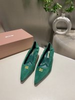 出厂 Miu Miu走秀款 2025春夏新款高跟单鞋网红走秀款上脚非常好看.1:1定制 时尚 高跟女鞋，很好的拉伸腿部线条，让爱美的小姐姐们都能轻松驾驭，绝对是