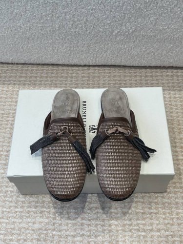 p半拖 P单鞋 Brunello Cucinelli 新款草编织Bc平底半拖 单鞋 Bc很有品味！配上一双袜子穿也很不错，搭配牛仔裤穿也好看！ 作为女性最爱的品