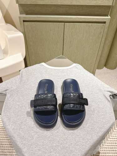 Dior 魔术贴拖鞋 夏日沙滩度假必备单品 极简风格轻便舒适 原版开模抽真空发泡底 超贴合脚感 Christian Dior刺绣布面款 钢印皮面款 Size：3