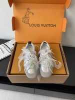 顶级版本 配饰20 Louis Vuitton路易威登驴牌春夏Sneakerina系列 芭蕾运动鞋 德训鞋 情侣款 Sneakerina 芭蕾风运动鞋以丝滑绒面
