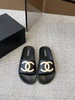 Chanel 香奈儿 25Ss夏季新款度假沙滩拖鞋 这一季的拖鞋超美 极简大双C设计 万能搭百神器 简单又失不特色 任何场都合可以驾驭 舒度适极高 原版橡胶材料