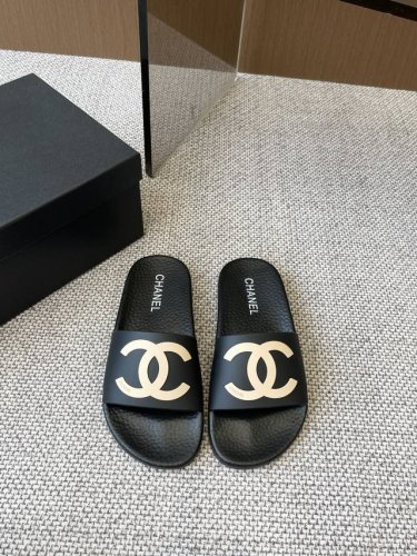 Chanel 香奈儿 25Ss夏季新款度假沙滩拖鞋 这一季的拖鞋超美 极简大双C设计 万能搭百神器 简单又失不特色 任何场都合可以驾驭 舒度适极高 原版橡胶材料